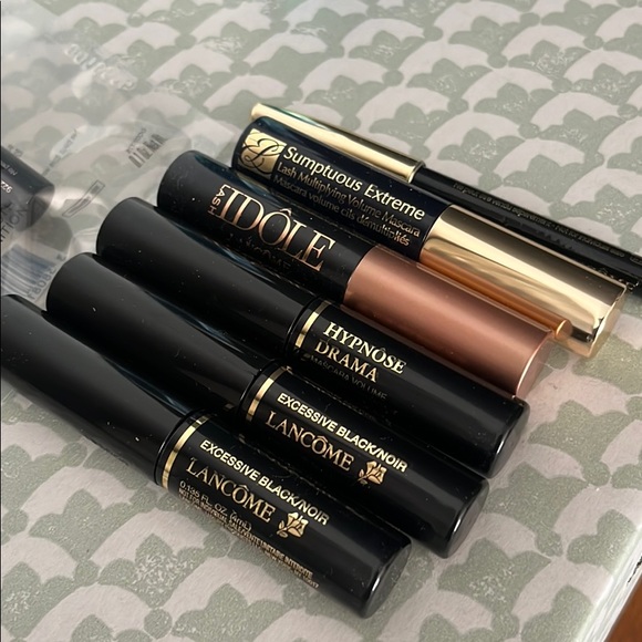 Eyes makeup products - Picture 2 of 3